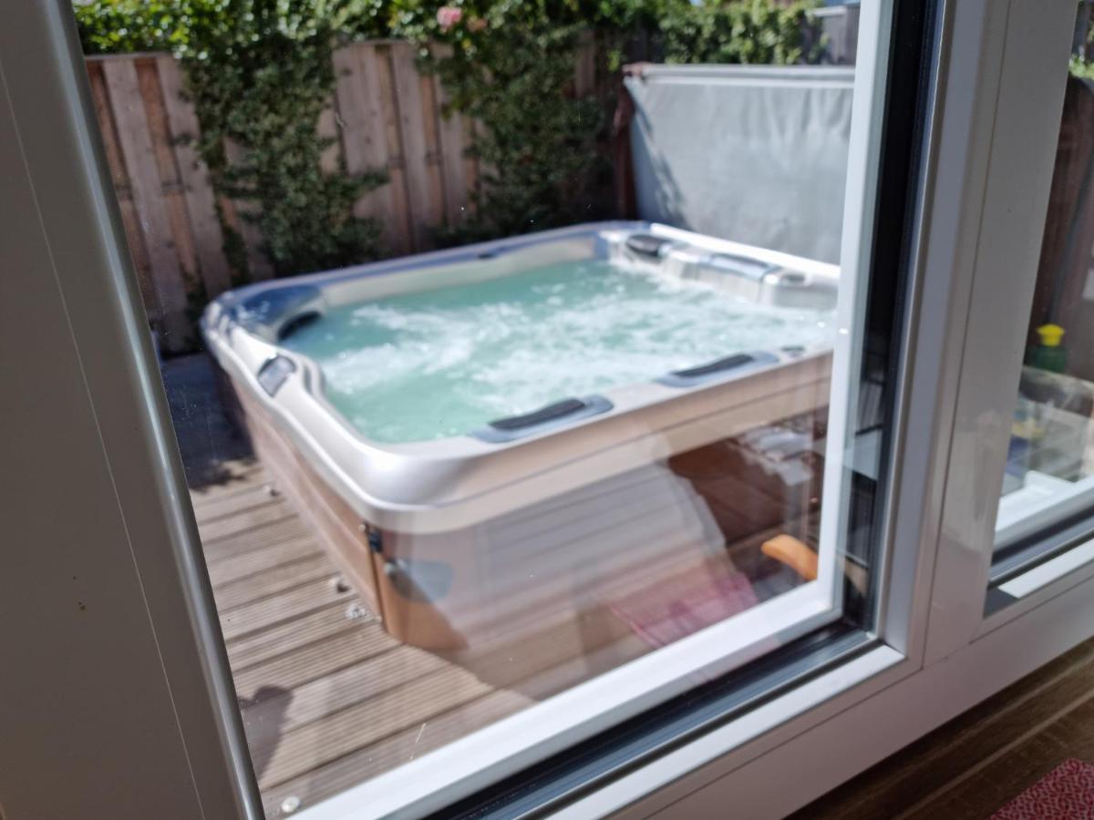 Ostsee-Wellnesslandhaus Mit Sauna, Jacuzzi, Innenwhirlpool Kalkhorst Exteriör bild